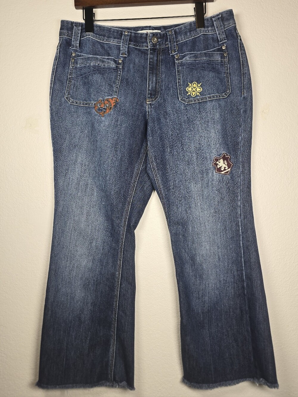 Vtg 2006 Tommy Hilfiger Embroidered Crop Jeans 12R Capri Lion Crest Raw Hem [1]
